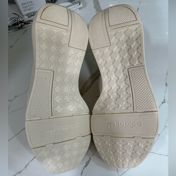 Adidas Swift Run 22 Devon. Women’s 8 M. Color Beige. - Picture 9 of 9